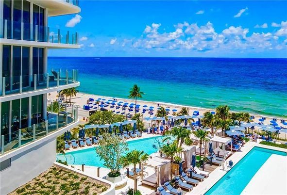 Exterior, Pool, Water