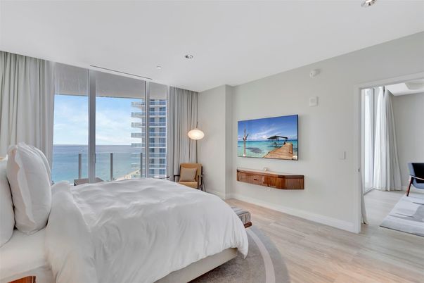 Bedroom, Interior, Recessed Lighting, Water, Wood Texture Flooring