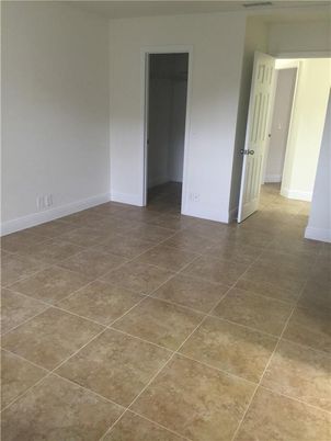 Empty room, Interior