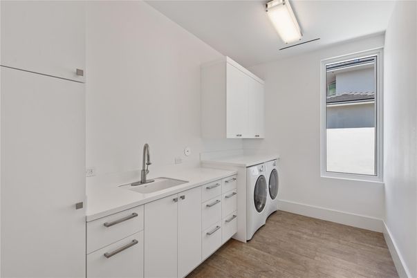 Interior, Washer, Wood Texture Flooring