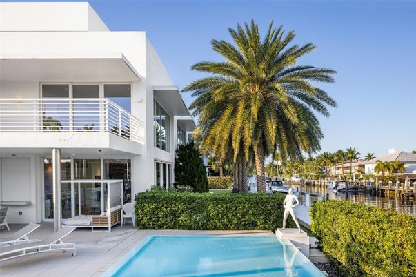 Exterior, Pool, Water