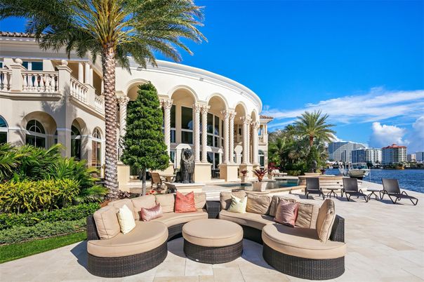 Exterior, Pool, Water