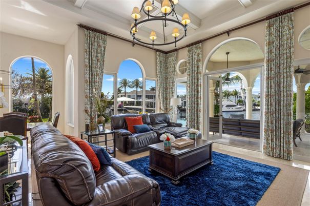 Chandelier, Interior, Living room