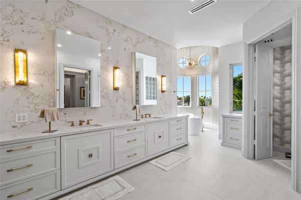 Bathroom, Dual Sink Vanities, Free Standing Baths, Interior, Recessed Lighting