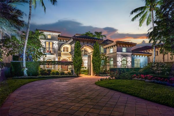 Exterior, Facade, Mediterranean