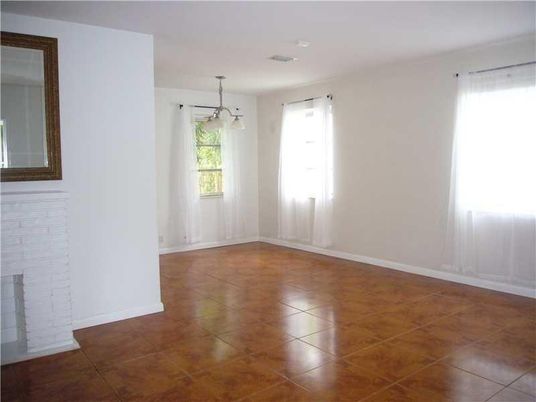 Empty room, Interior, Pendant Lights