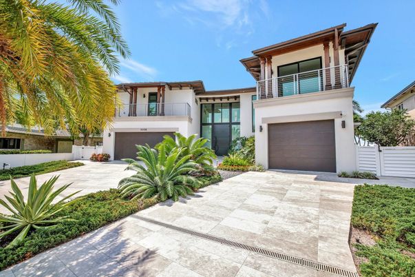Attached, Exterior, Facade, Modern