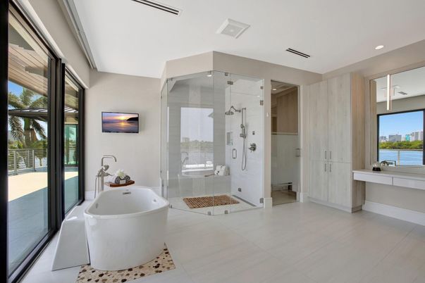 Bathroom, Free Standing Baths, Glass Shower, Interior, Recessed Lighting, Water