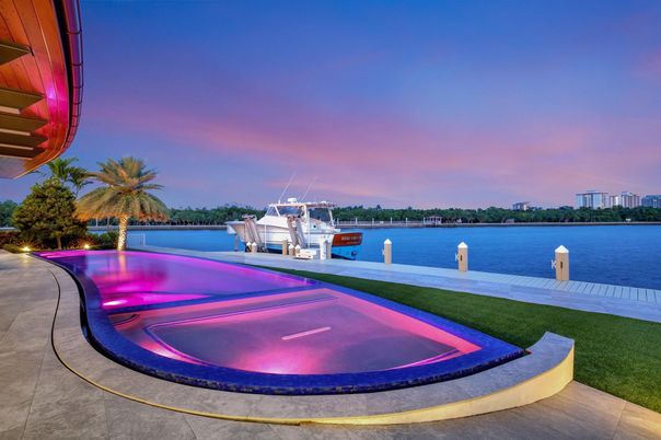 Exterior, Lake