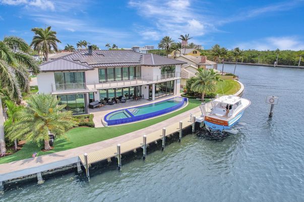 Exterior, Lake