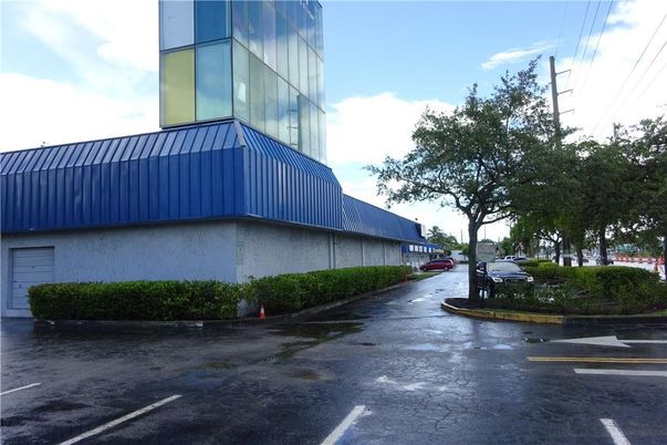 Exterior, Facade, Highrise