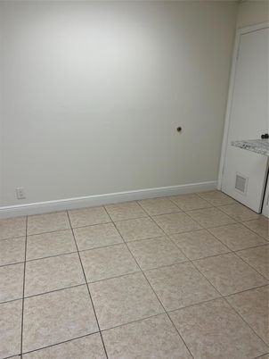 Empty room, Interior