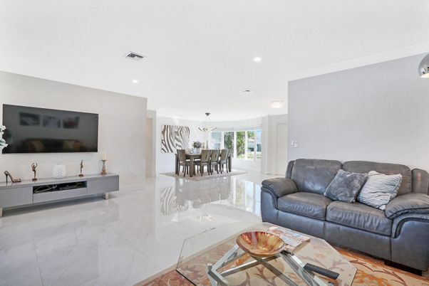 Chandelier, Dining room, Interior, Living room, Recessed Lighting