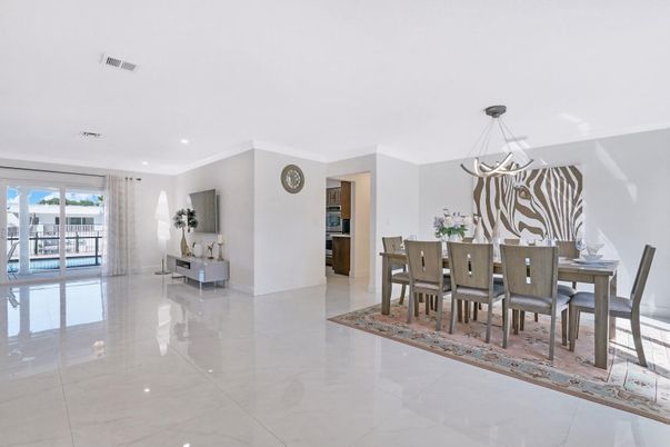 Dining room, Interior, Pendant Lights, Recessed Lighting