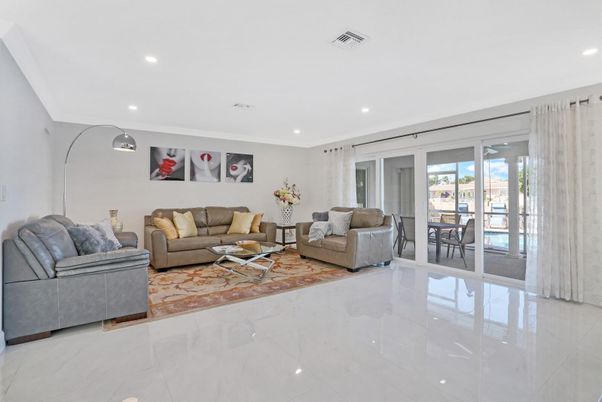 Dining room, Interior, Living room, Recessed Lighting