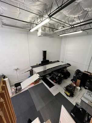 Garage, Interior
