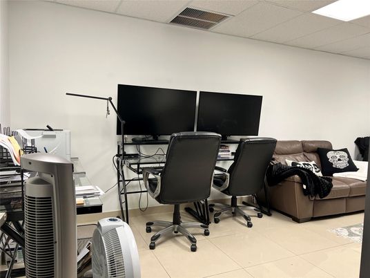 Home Office, Interior