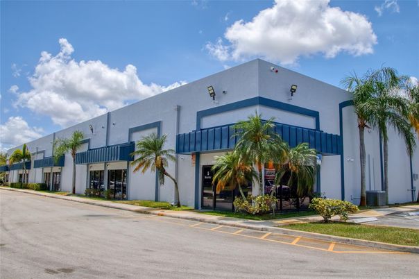 Exterior, Facade, Modern