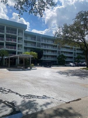 Exterior, Facade, Condo Building