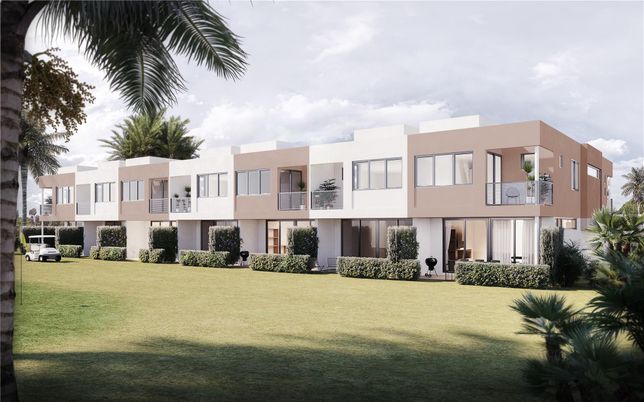 Backyard, Exterior, Facade, Modern