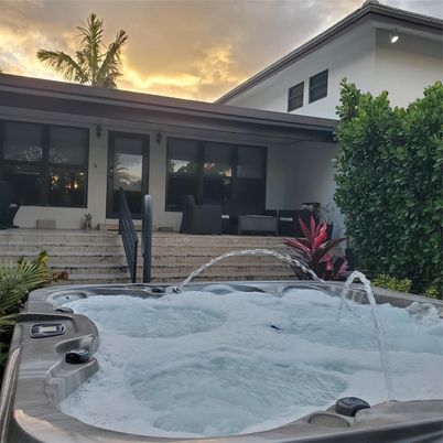 Exterior, Hot Tub