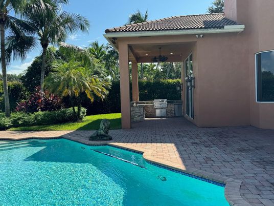 Exterior, Pool