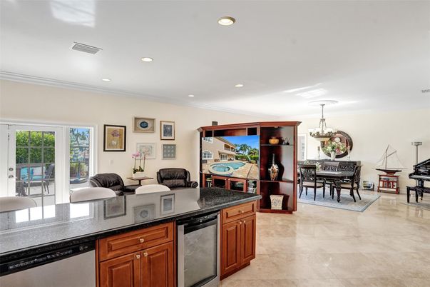 Chandelier, Dining room, Interior, Kitchen, Piano, Recessed Lighting