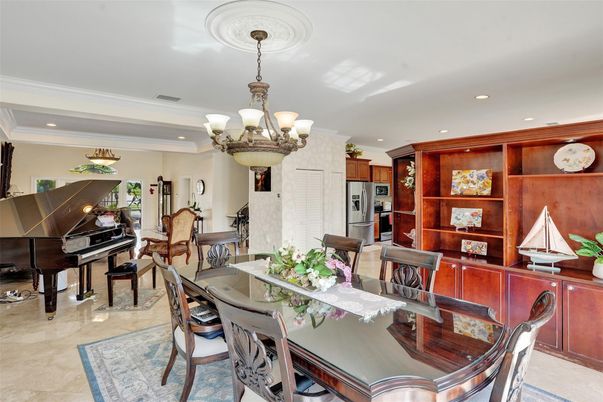 Chandelier, Dining room, Interior, Kitchen, Piano, Recessed Lighting