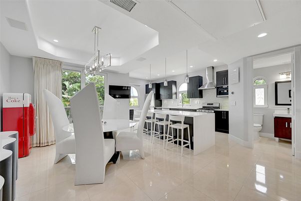 Dining room, Interior, Kitchen, Pendant Lights, Recessed Lighting, Stainless Steel Appliances