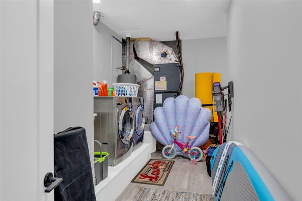 Interior, Washer, Wood Texture Flooring