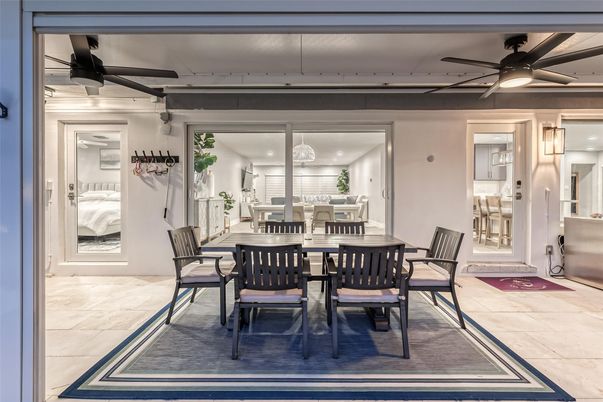 Dining room, Interior
