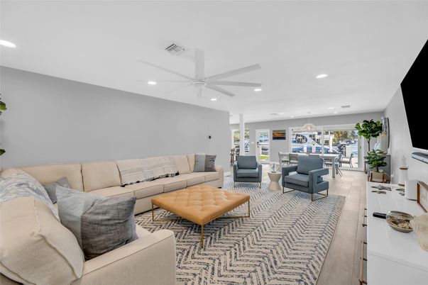 Interior, Living room, Pendant Lights, Recessed Lighting