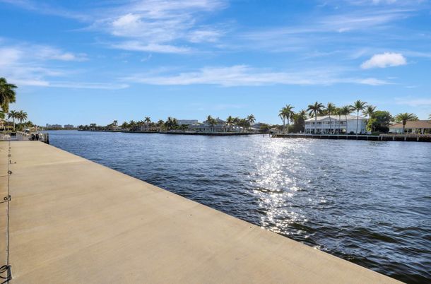 Exterior, Lake