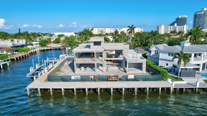Exterior, Lake