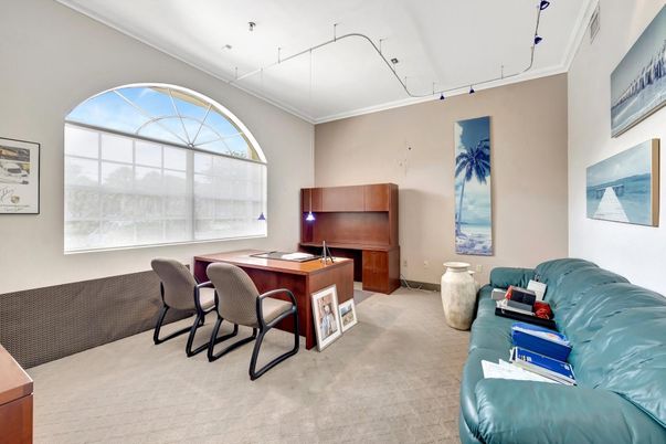 Home Office, Interior