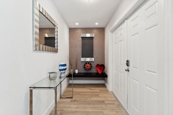Interior, Recessed Lighting, Wood Texture Flooring