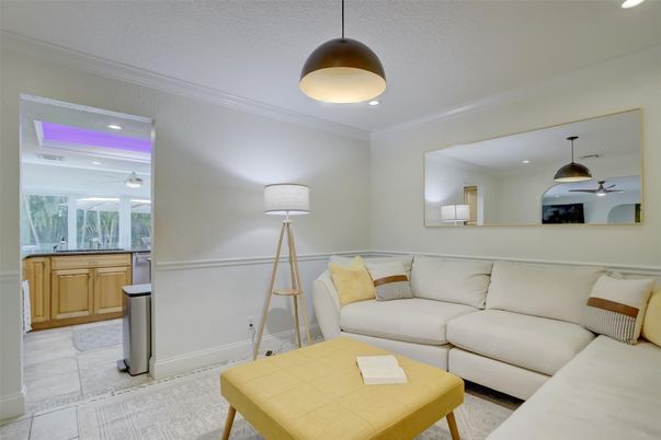 Interior, Living room, Pendant Lights, Recessed Lighting