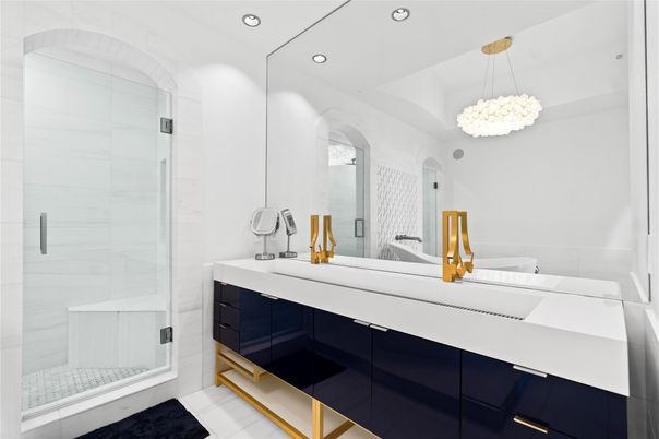 Bathroom, Glass Shower, Interior, Pendant Lights, Recessed Lighting