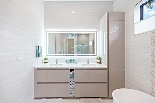 Bathroom, Dual Sink Vanities, Interior, Recessed Lighting