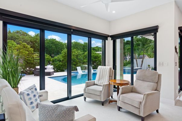 Interior, Pool, Recessed Lighting, Sun Room