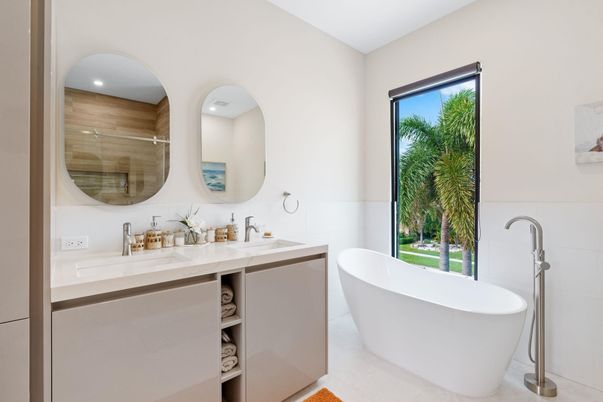 Bathroom, Dual Sink Vanities, Free Standing Baths, Interior, Recessed Lighting