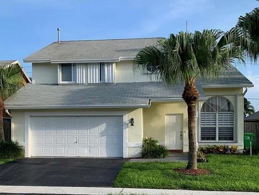 Attached, Exterior, Facade, Ranch