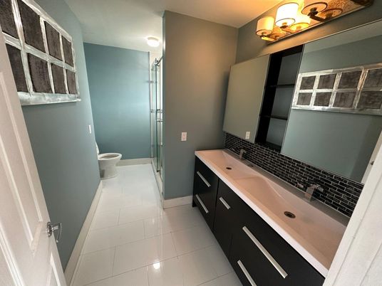 Bathroom, Dual Sink Vanities, Interior