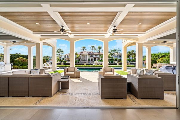 Exterior, Pool, Recessed Lighting