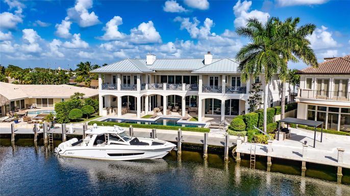 Exterior, Lake