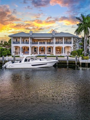 Exterior, Lake