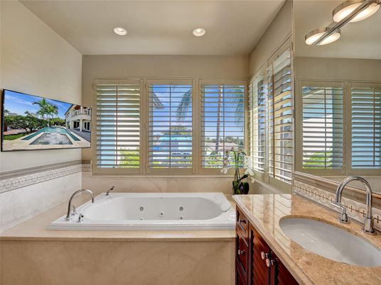Bathroom, Interior, Recessed Lighting