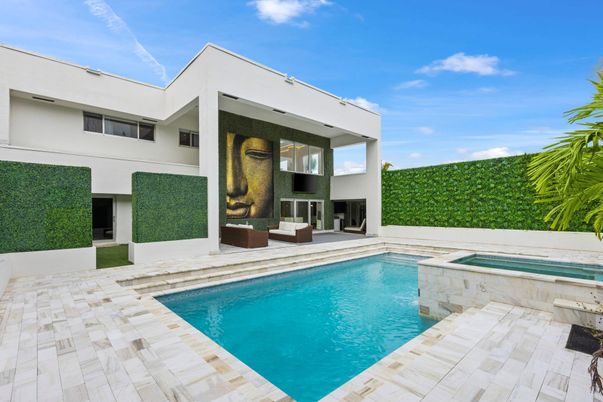 Exterior, Pool