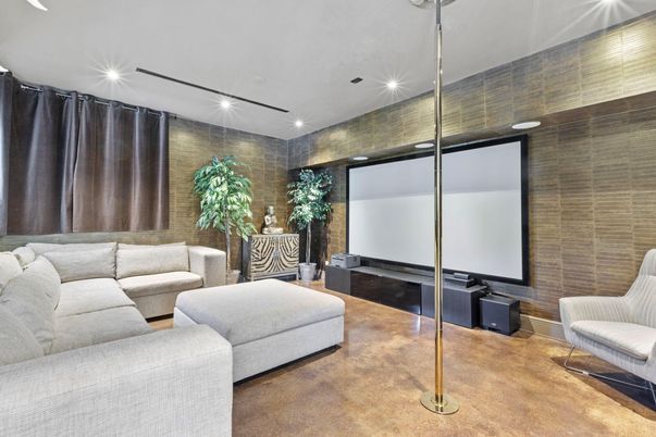 Interior, Living room, Projection Screen, Recessed Lighting, Theatre Room