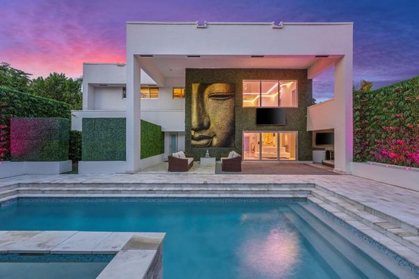 Exterior, Pool